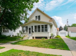1008 Barrett St, Saint Paul, MN 55103