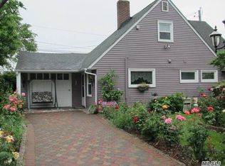 54 Squirrel Ln, Levittown, NY 11756