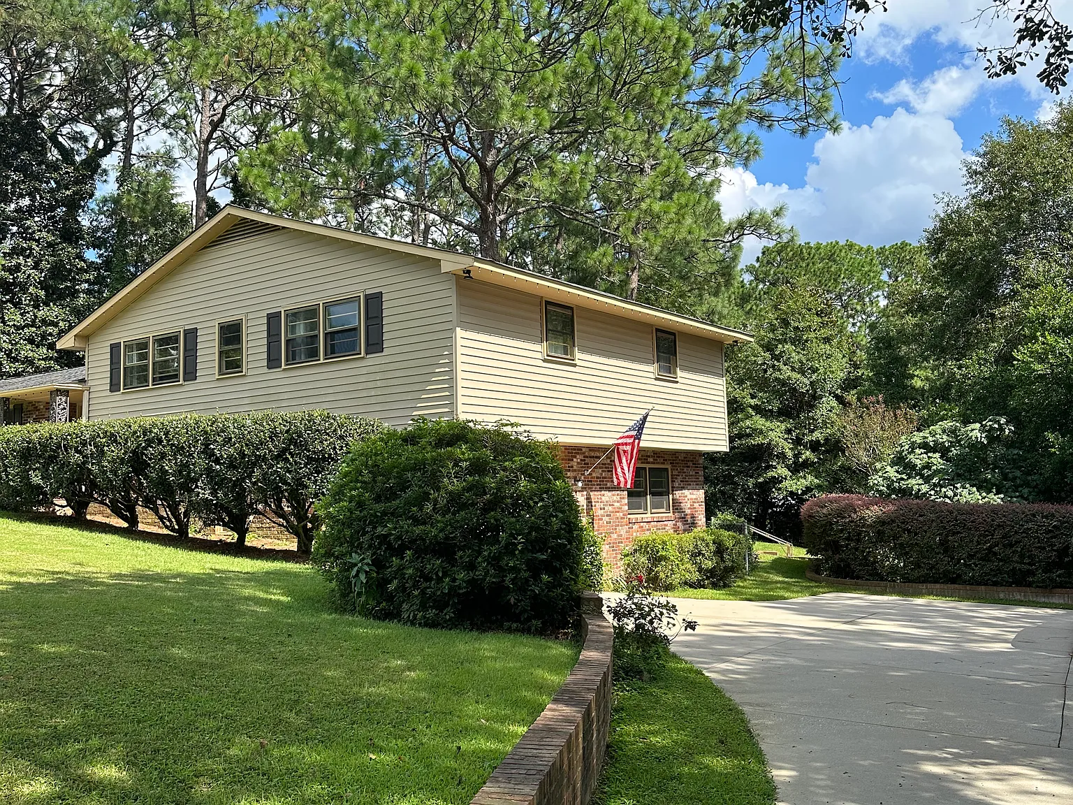 4 bed, 2.5 bath, 2376 sqft, $2,600 — Photo 3