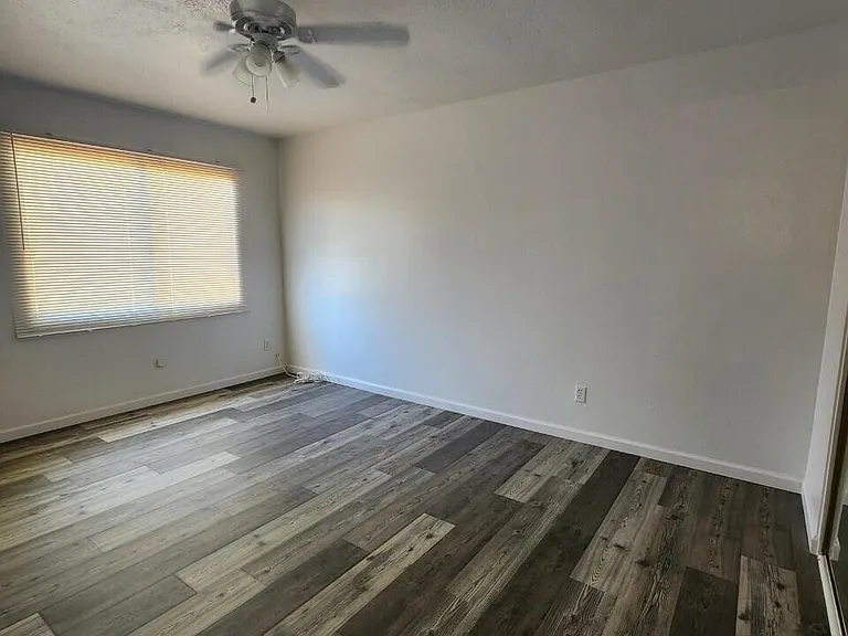 4266 N 68th Dr — Photo 11