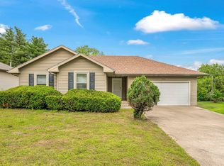 2215 W Roxbury St, Springfield, MO 65807