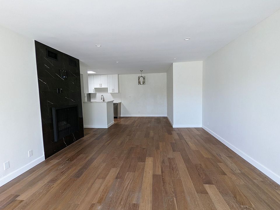 2nd image of 915 3rd St APT 305