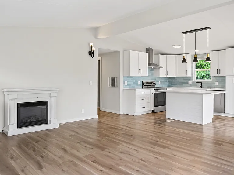 2424 S 130th Pl — Photo 5