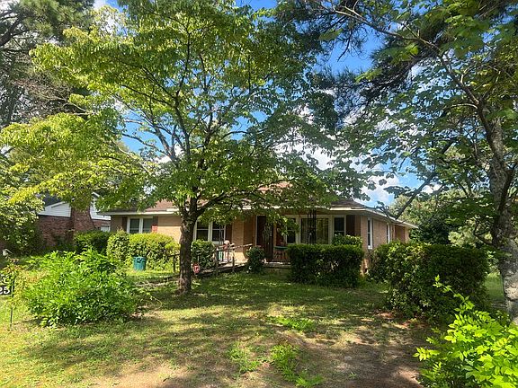 2nd image of 1825 Chadsworth Dr