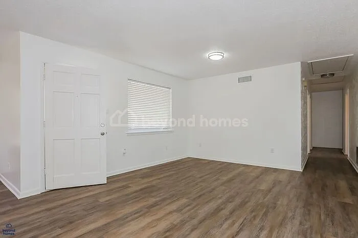 318 Hillwood Dr — Photo 4
