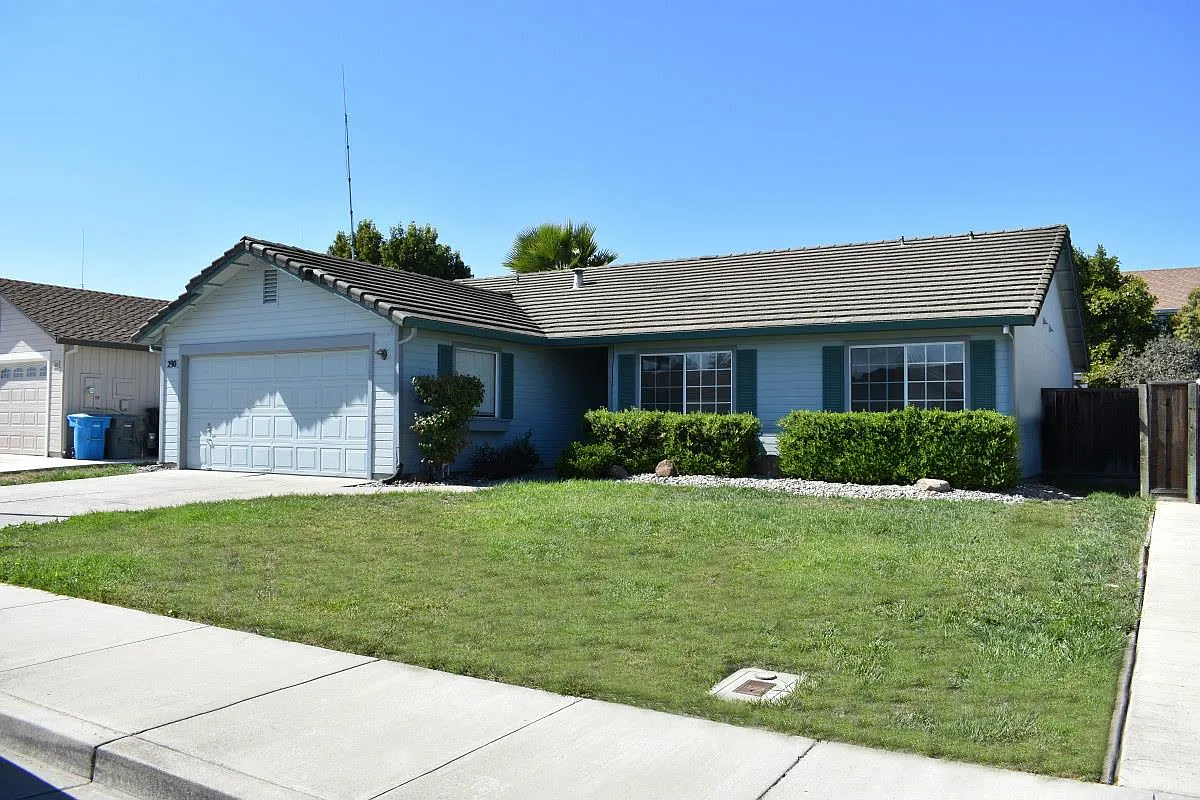 290 Howard Ct photo 1