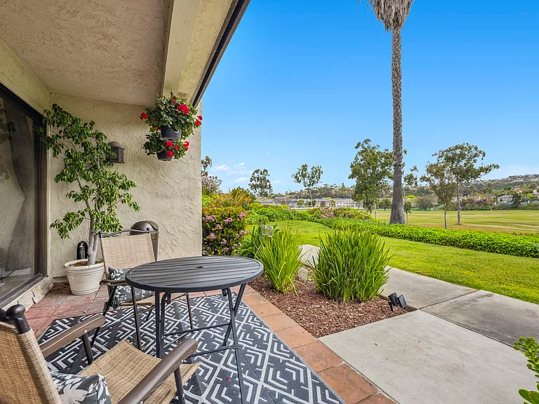 2508 Navarra Dr #402 — Photo 32