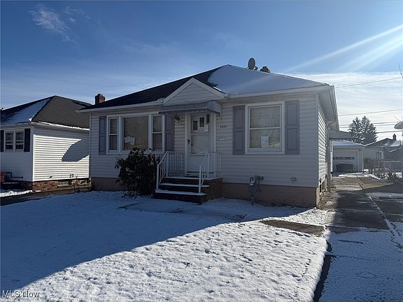 3rd image of 2923 Park Dr