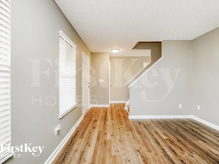 1388 Pepper Ln — Photo 2