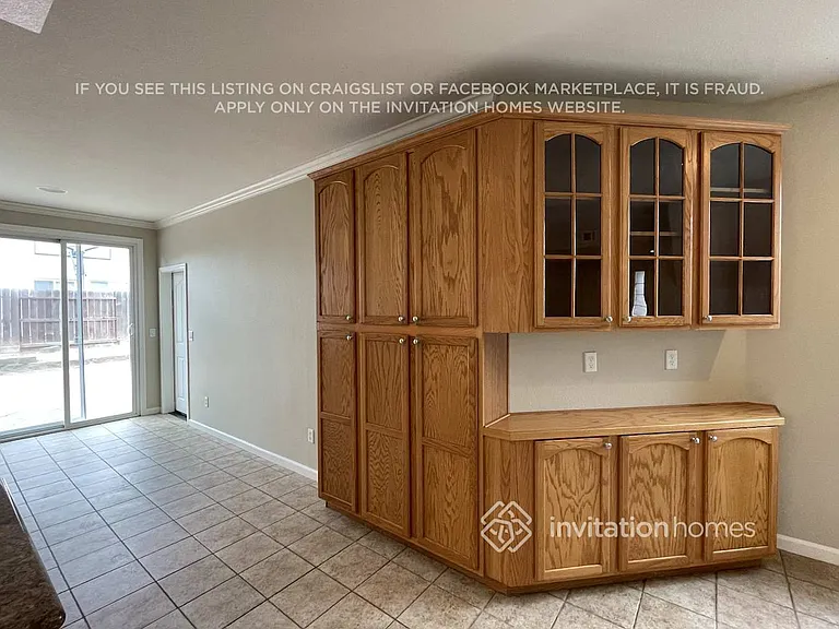 1764 Dover Cir — Photo 4