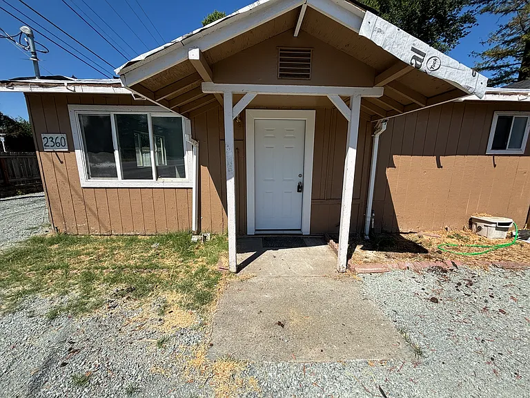 2360 Redwood Ave — Photo 1