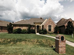 107 Meadowbrook Dr, Broussard, LA 70518