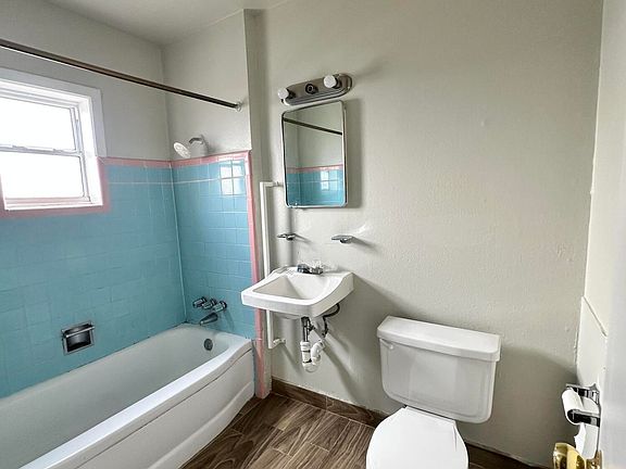 5th image of 2608 Sacramento Ave
