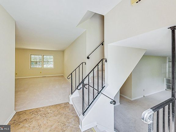 5th image of 7774 Newington Woods Dr
