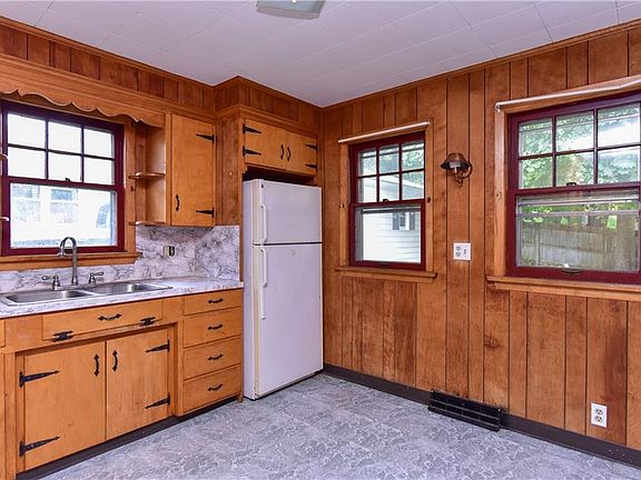 3rd image of 272 S Union Ave