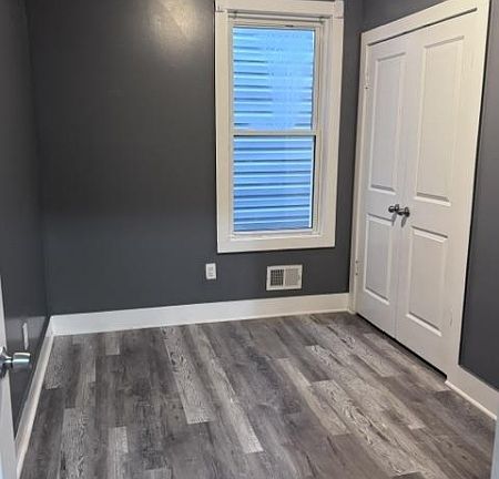3rd image of 511 S Clinton St