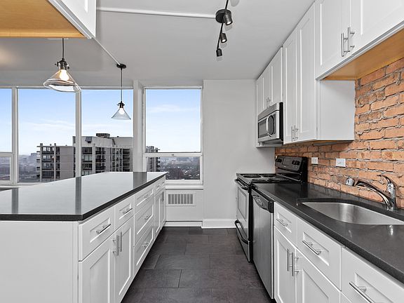 3rd image of 70 W Burton Pl APT 2907