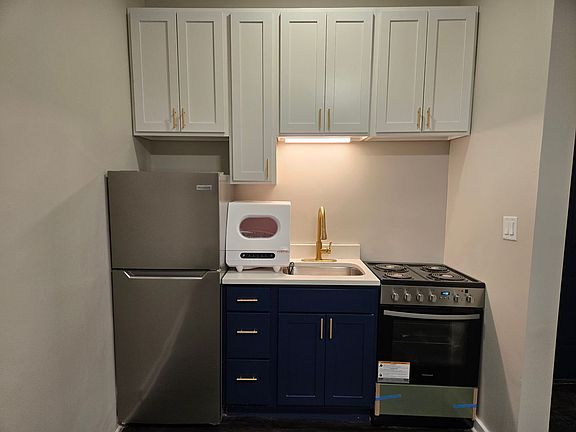2nd image of 6540 N Glenwood Ave #G08