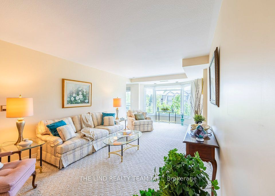 1st image of 85 Wellington St W #312