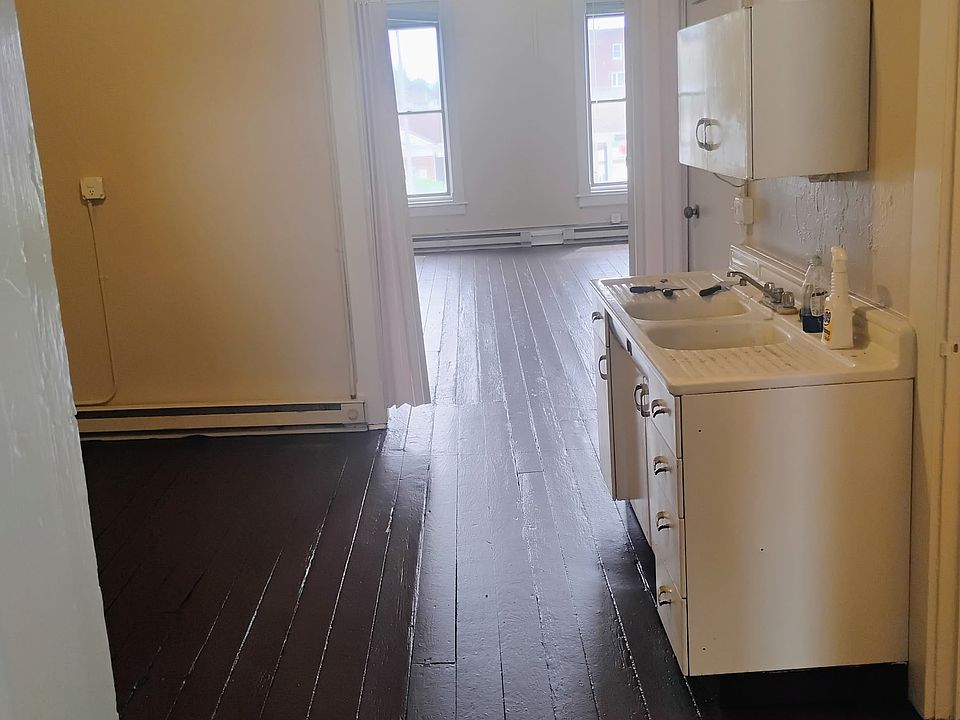 1st image of 126 1/2 W Main St