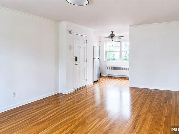 3rd image of 170 Myrtle Ave APT A2