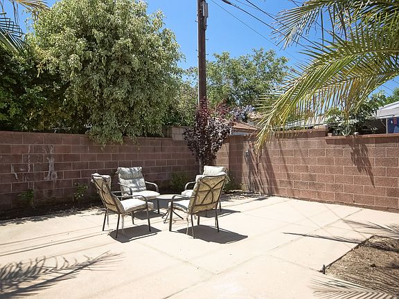 4th image of 3320 E La Jara St