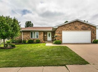 4523 Camelot Dr, Dubuque, IA 52002