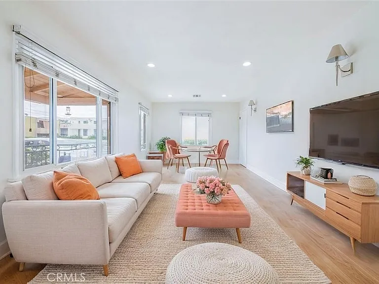 6443 Agnes Ave — Photo 2