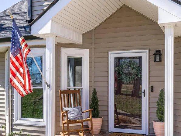 5977 Crestview Dr, Hixson, TN 37343