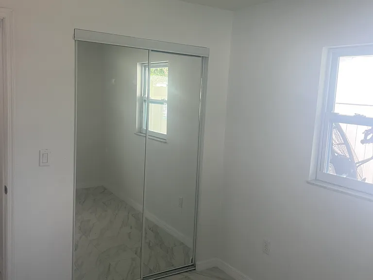 2319 Stratford Dr — Photo 6