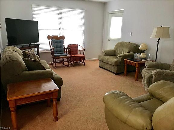 4th image of 8572 Glenwood Ave #2