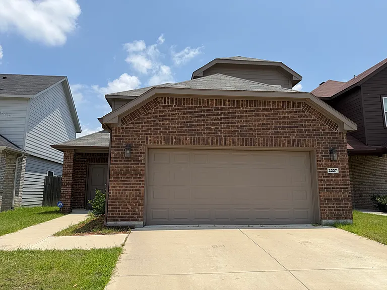 2237 Diamond Dr — Photo 3