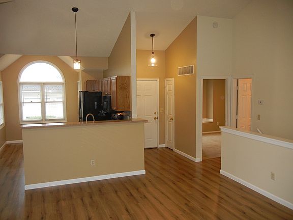 5th image of 7339 E 32nd Ct N