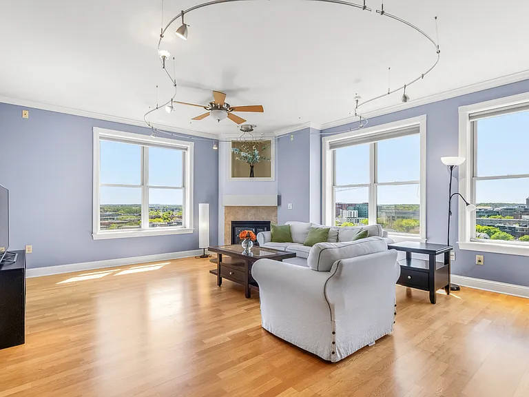 360 W Washington Ave #1001 — Photo 2
