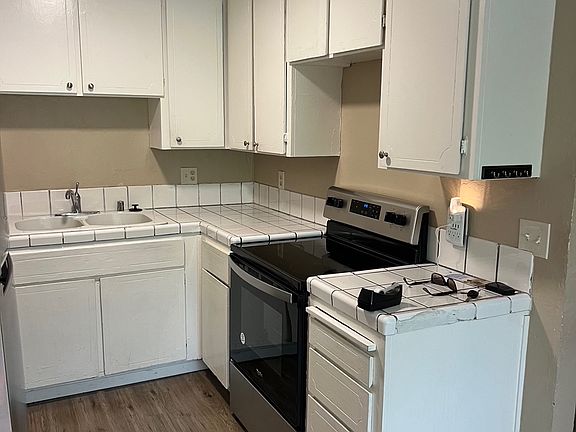 5th image of 90 E Edmundson Ave