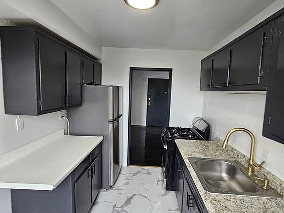 5th image of 276 Prospect St APT 8H