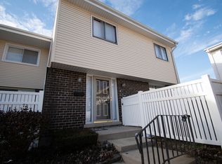 922 White Oak Ln, University Park, IL 60484