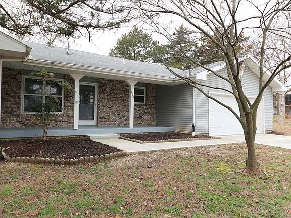 3rd image of 128 Lakeshore Dr