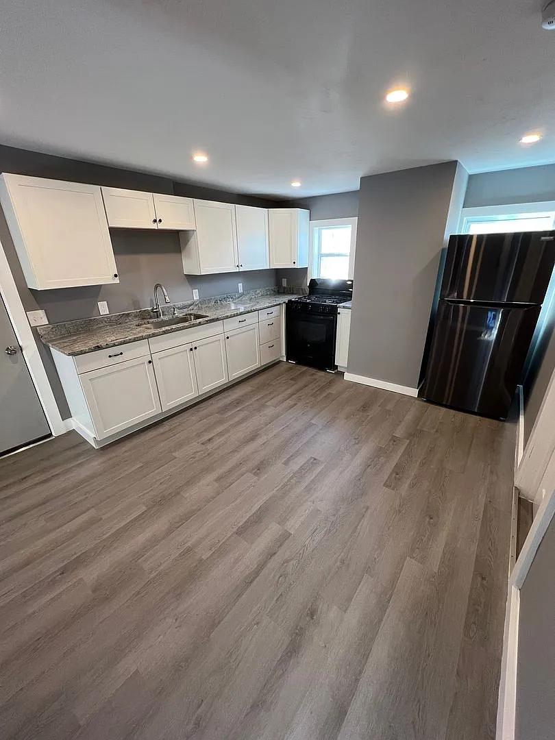34 Temple St - Spencer — Photo 2