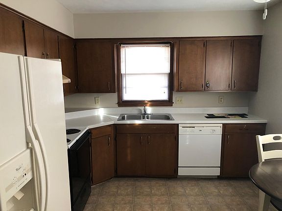 4th image of 824 Pentwood Dr