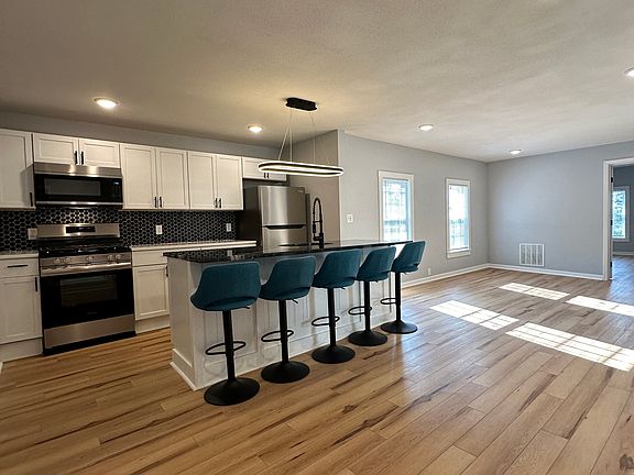 2nd image of 408 E Laurel St APT 2