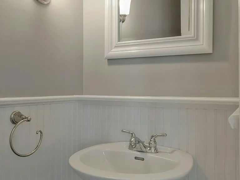 1005 Glendale Ln — Photo 18