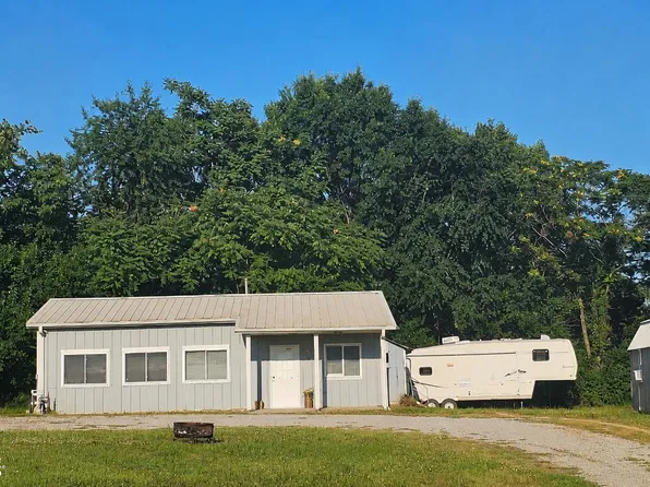 1099 N 18th St, Centerville, IA 52544