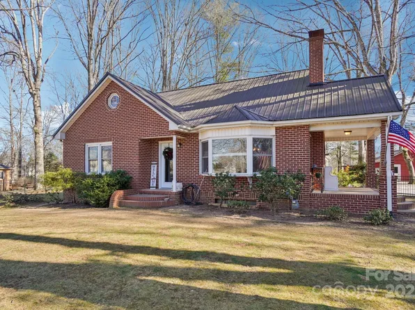 2510 Old Spartanburg Rd, East Flat Rock, NC 28726