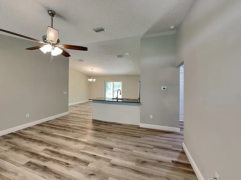 1866 W Hialeah Dr — Photo 4