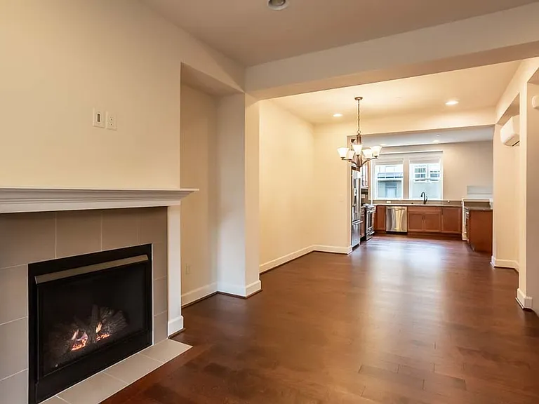 1371 Brooklyn Walk NE — Photo 5