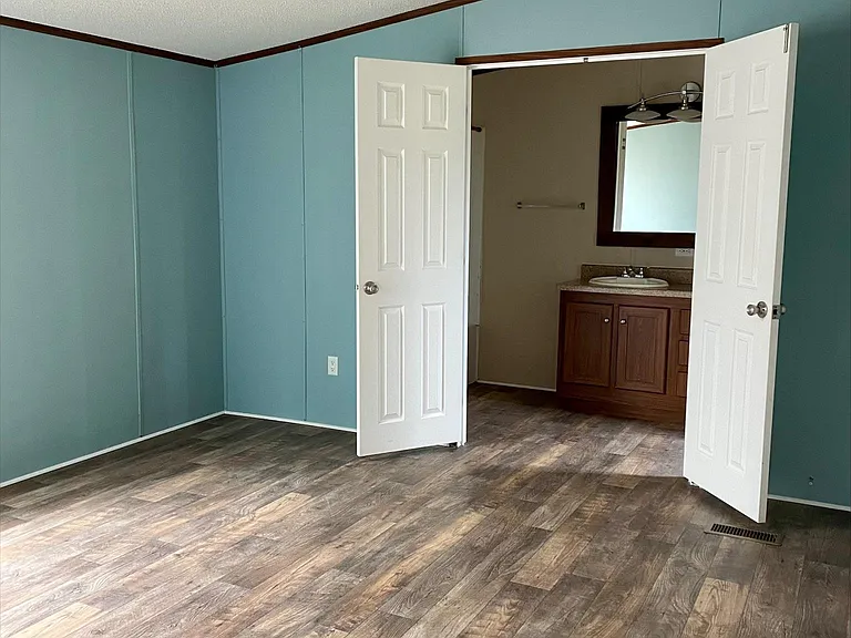 138 Oak Grove Ln W — Photo 8