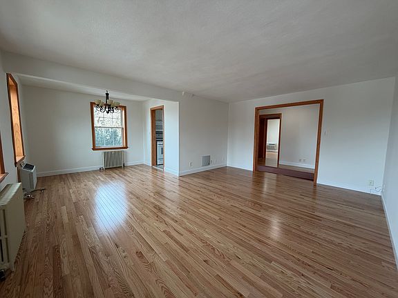 4th image of 46-21 Hanford St #1L