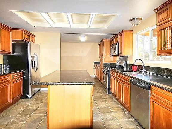 5th image of 1460 Pebblewood Dr