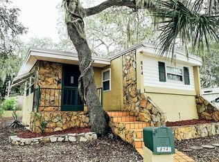814 Elkan Dr, Tarpon Springs, FL 34689